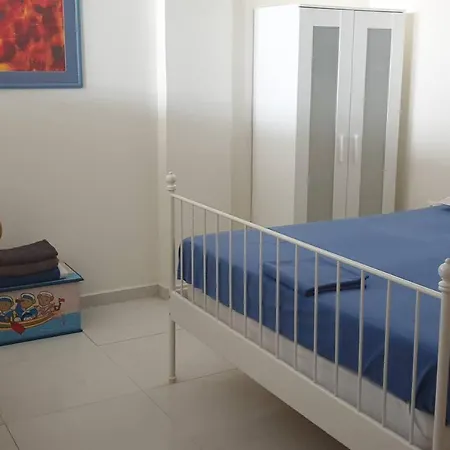 Bright, Spacious, Elegant, Semi Subterrain With Garden, 5Min From Sea Apartment