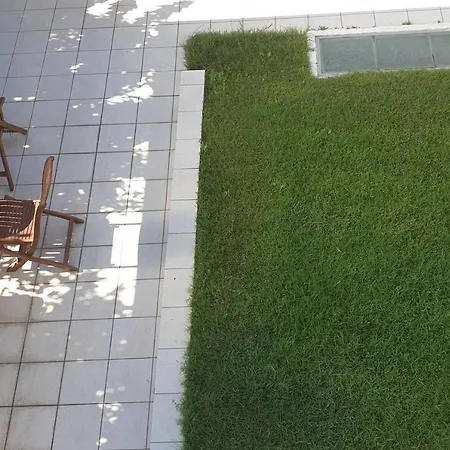 Bright, Spacious, Elegant, Semi Subterrain With Garden, 5Min From Sea Kalamata