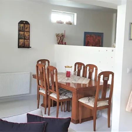 Bright, Spacious, Elegant, Semi Subterrain With Garden, 5Min From Sea