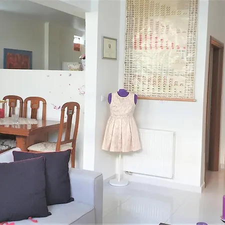 Bright, Spacious, Elegant, Semi Subterrain With Garden, 5Min From Sea アパート *