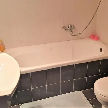 Bright, Spacious, Elegant, Semi Subterrain With Garden, 5Min From Sea カラマタ