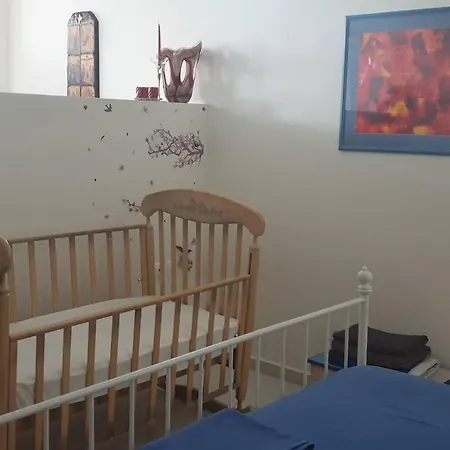 アパート Bright, Spacious, Elegant, Semi Subterrain With Garden, 5Min From Sea *